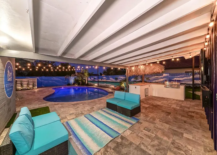 Holiday home Exquisite 3br Retreat With Private Pool *