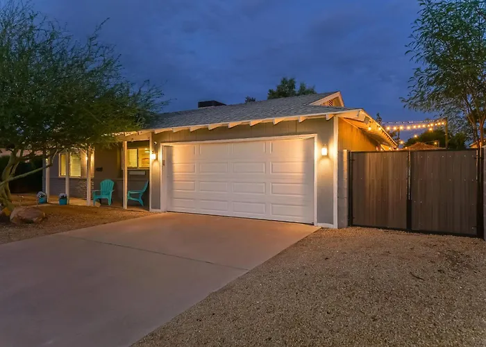 Exquisite 3br Retreat With Private Pool *
