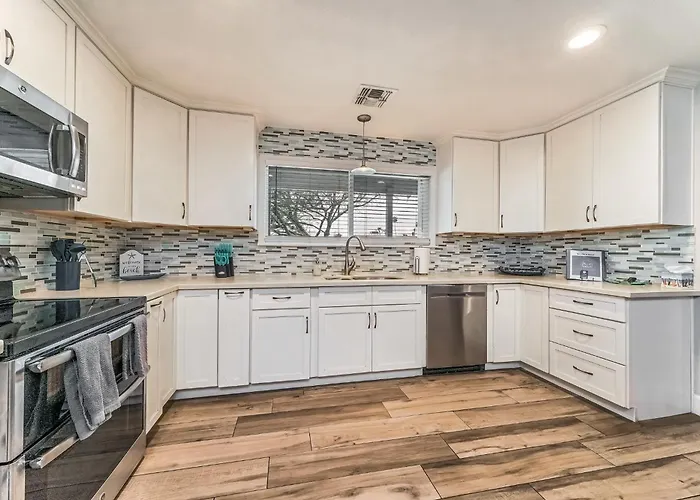 Exquisite 3br Retreat With Private Pool