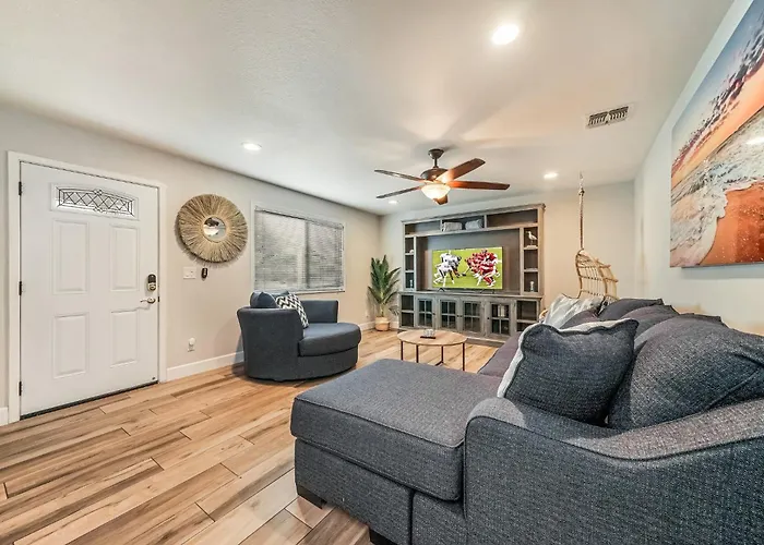 Exquisite 3br Retreat With Private Pool Holiday home